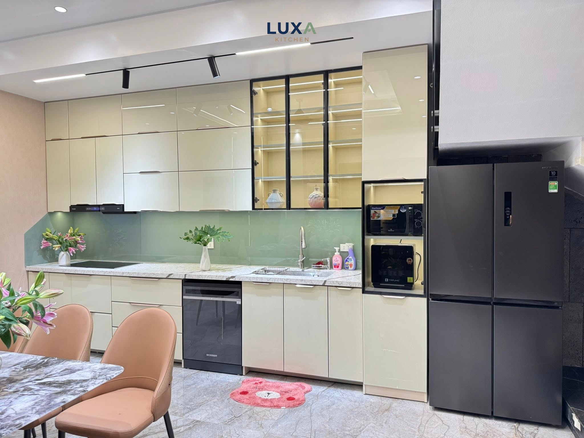 Tủ bếp inox cánh kính chữ I_2
